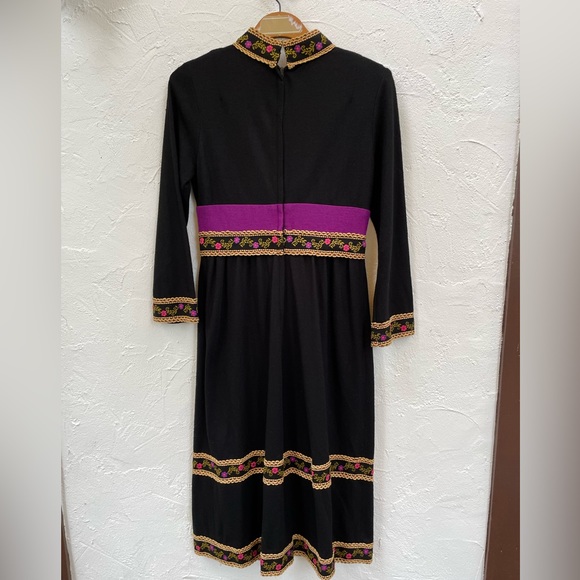 60’s Vintage Folkloric Boho Dress/ L/S Embroidered Trim /purple black Small - Picture 10 of 13